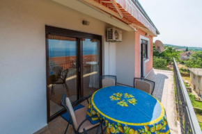 Helles Apartment nur 650 Meter zum Strand mit herrlichem Meerblick, privatem Balkon, Waschmaschine